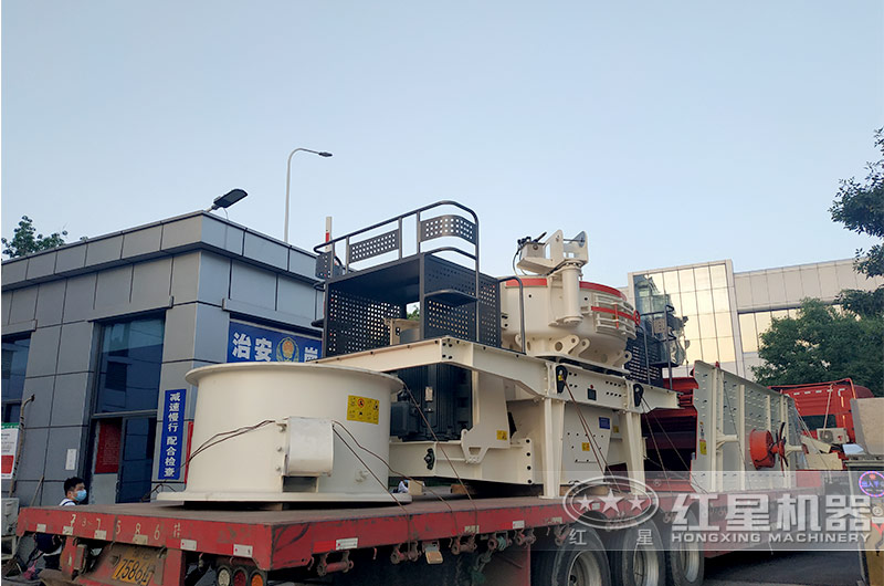 某客戶制砂機裝車發(fā)貨現(xiàn)場